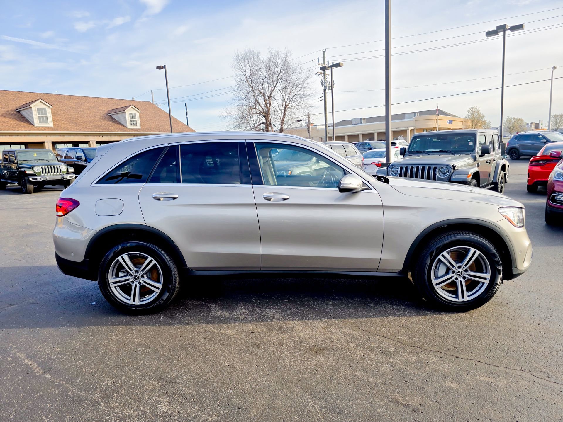 Used 2021 Mercedes-Benz GLC 300 4MATIC image 24