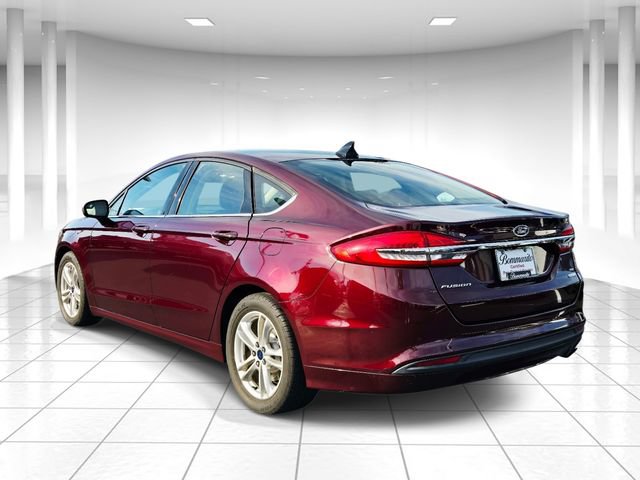 Used 2018 Ford Fusion SE w/ Fusion SE Technology Package FWD image 3