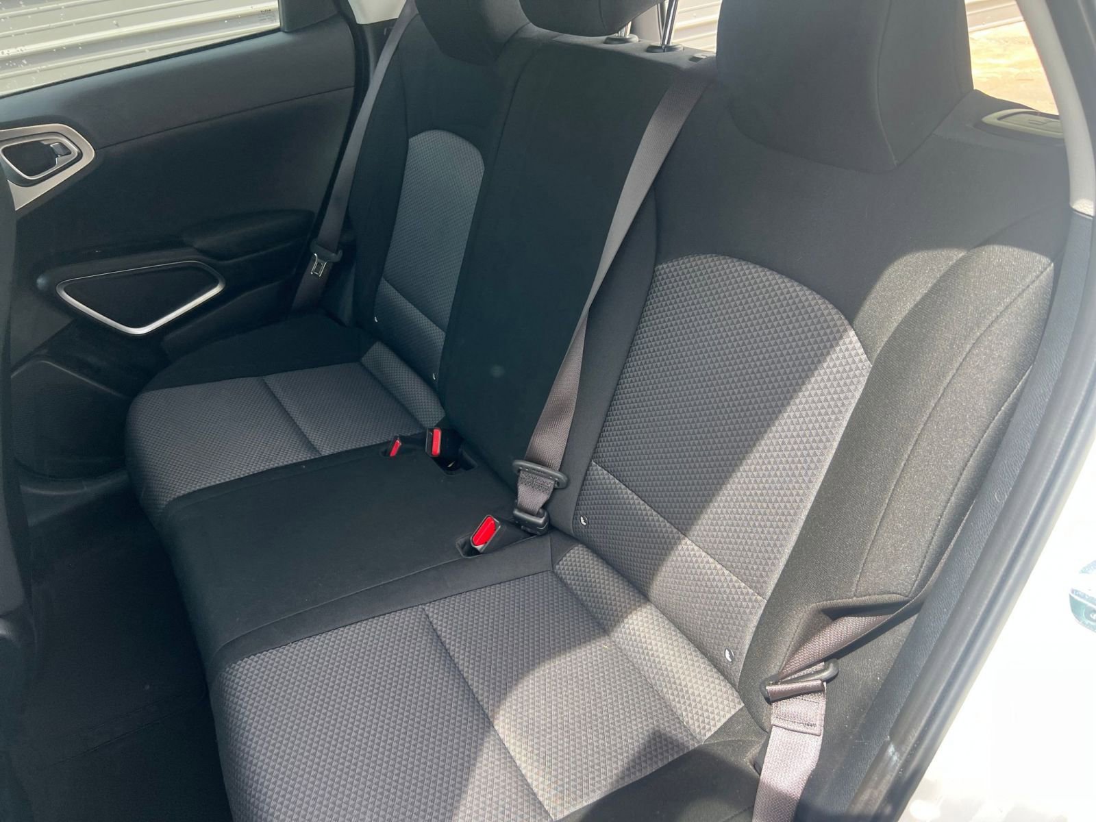 Used 2025 Kia Soul LX w/ LX Technology Package FWD image 33
