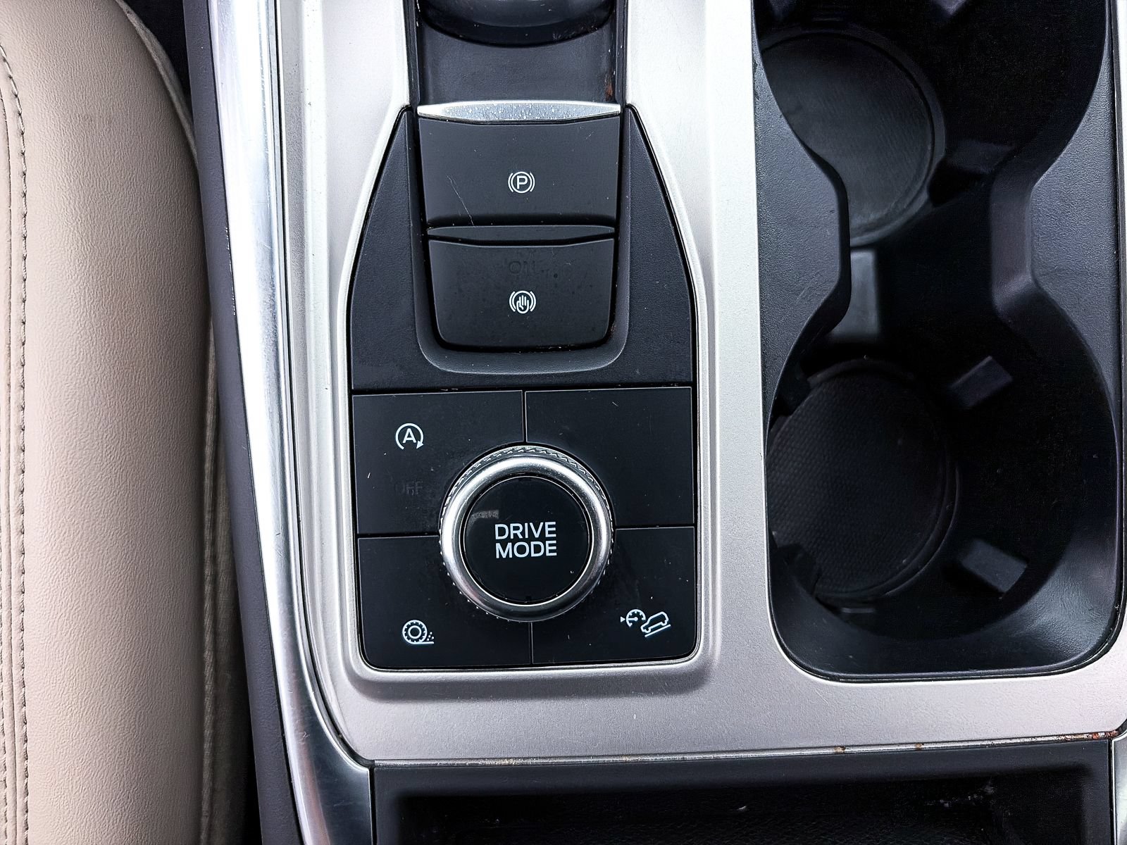 Used 2023 Ford Explorer XLT w/ Equipment Group 202A AWD/4WD image 29