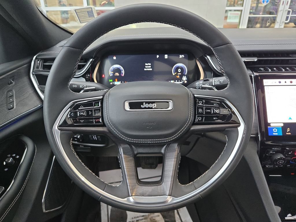 Used 2023 Jeep Grand Cherokee Overland w/ Luxury Tech Group IV image 20