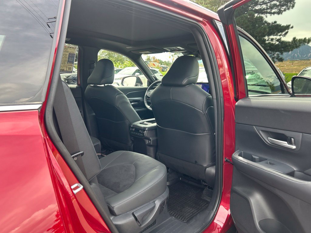 Used 2025 Toyota Grand Highlander AWD Hybrid image 14