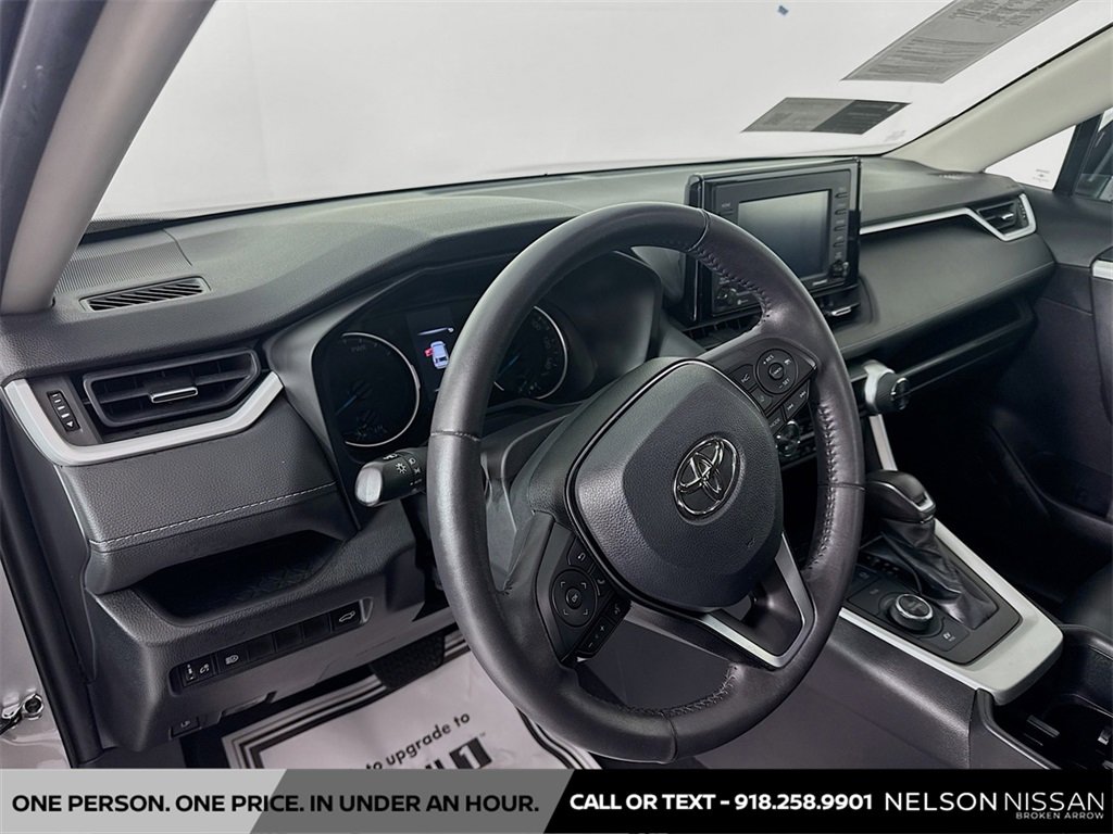 Used 2022 Toyota RAV4 XLE Premium image 9