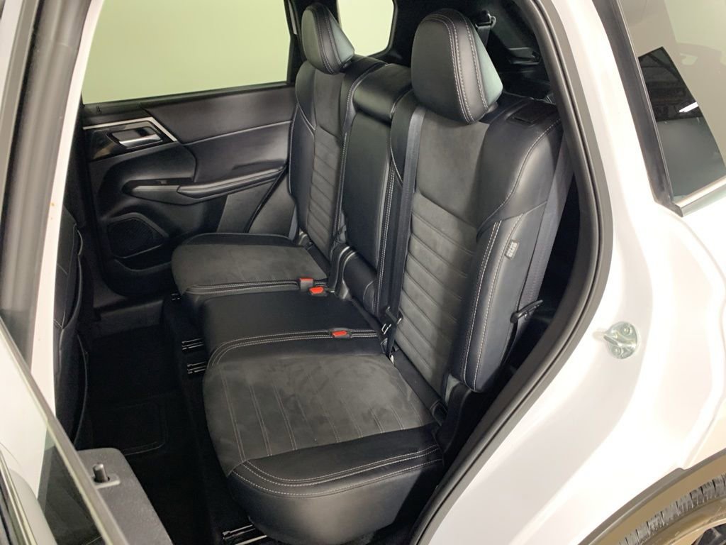 Used 2024 Mitsubishi Outlander Ralliart image 32