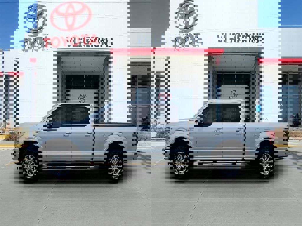 Used 2017 Ford F150 Lariat w/ Equipment Group 501A Mid image 2