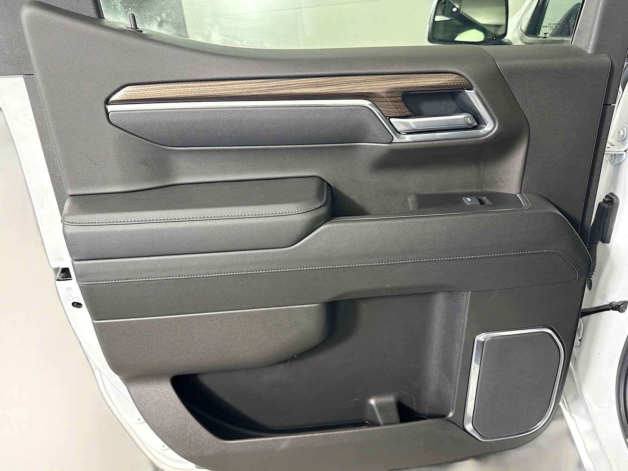 Used 2025 Chevrolet Silverado 1500 LT image 26