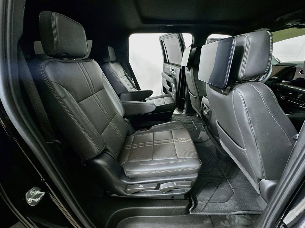 Used 2025 Chevrolet Suburban High Country AWD/4WD image 11