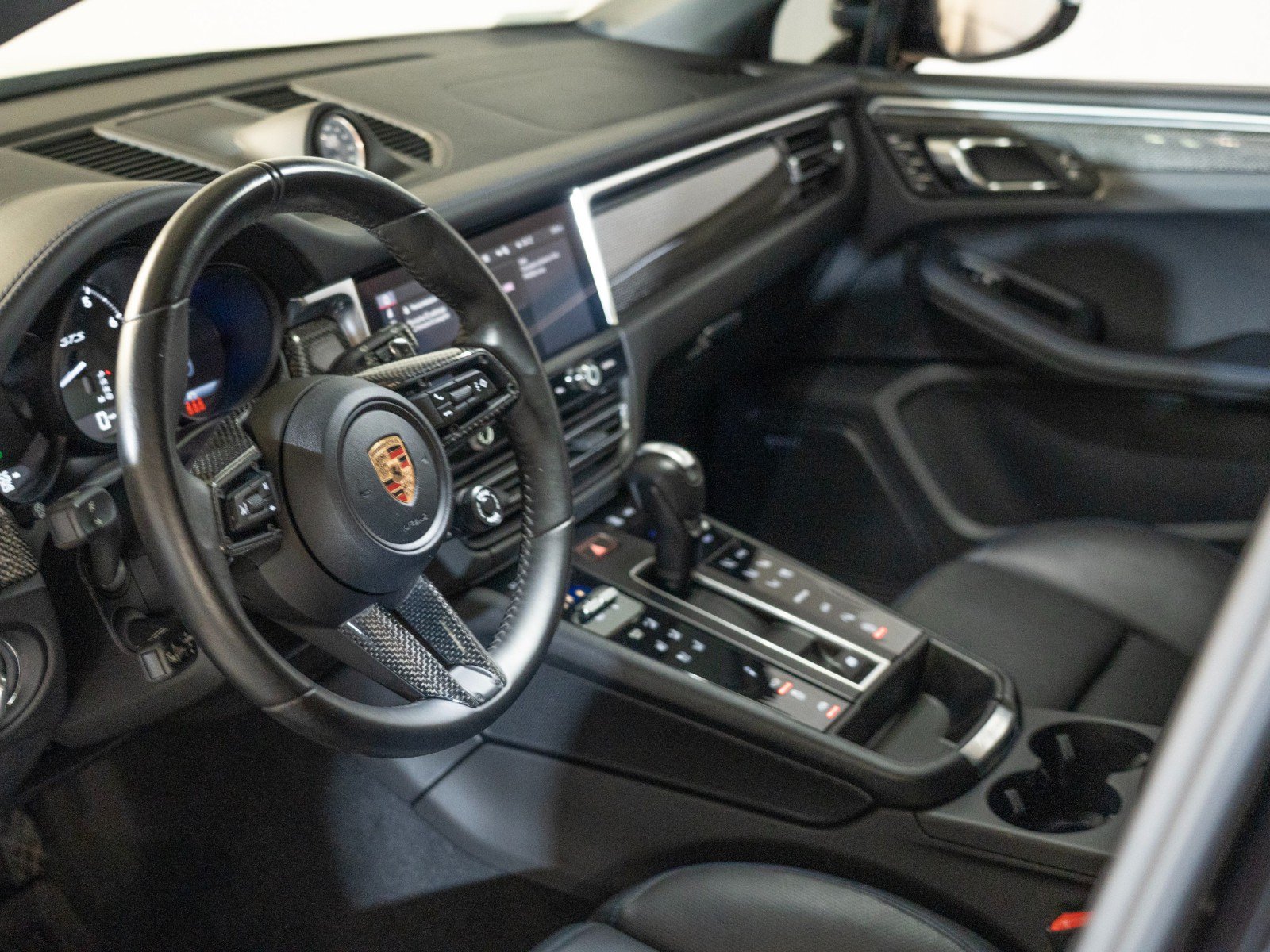 Certified 2024 Porsche Macan GTS AWD/4WD image 15