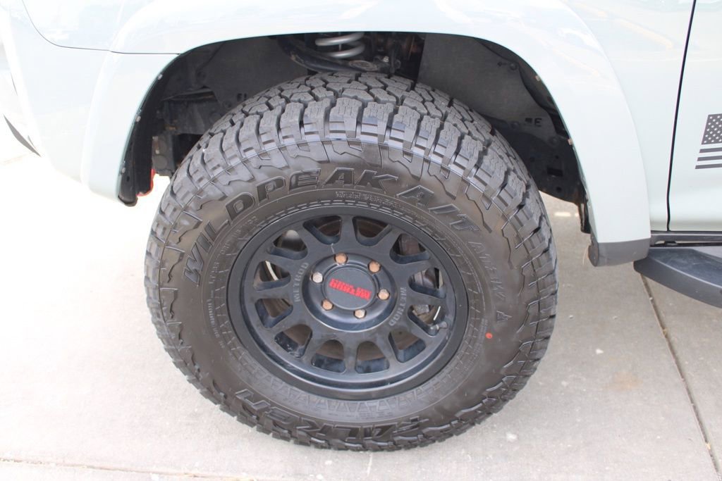 Used 2022 Toyota 4Runner TRD Off-Road Premium w/ Moonroof Package AWD/4WD image 12