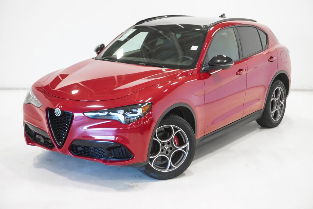 Used 2024 Alfa Romeo Stelvio Sprint image 2