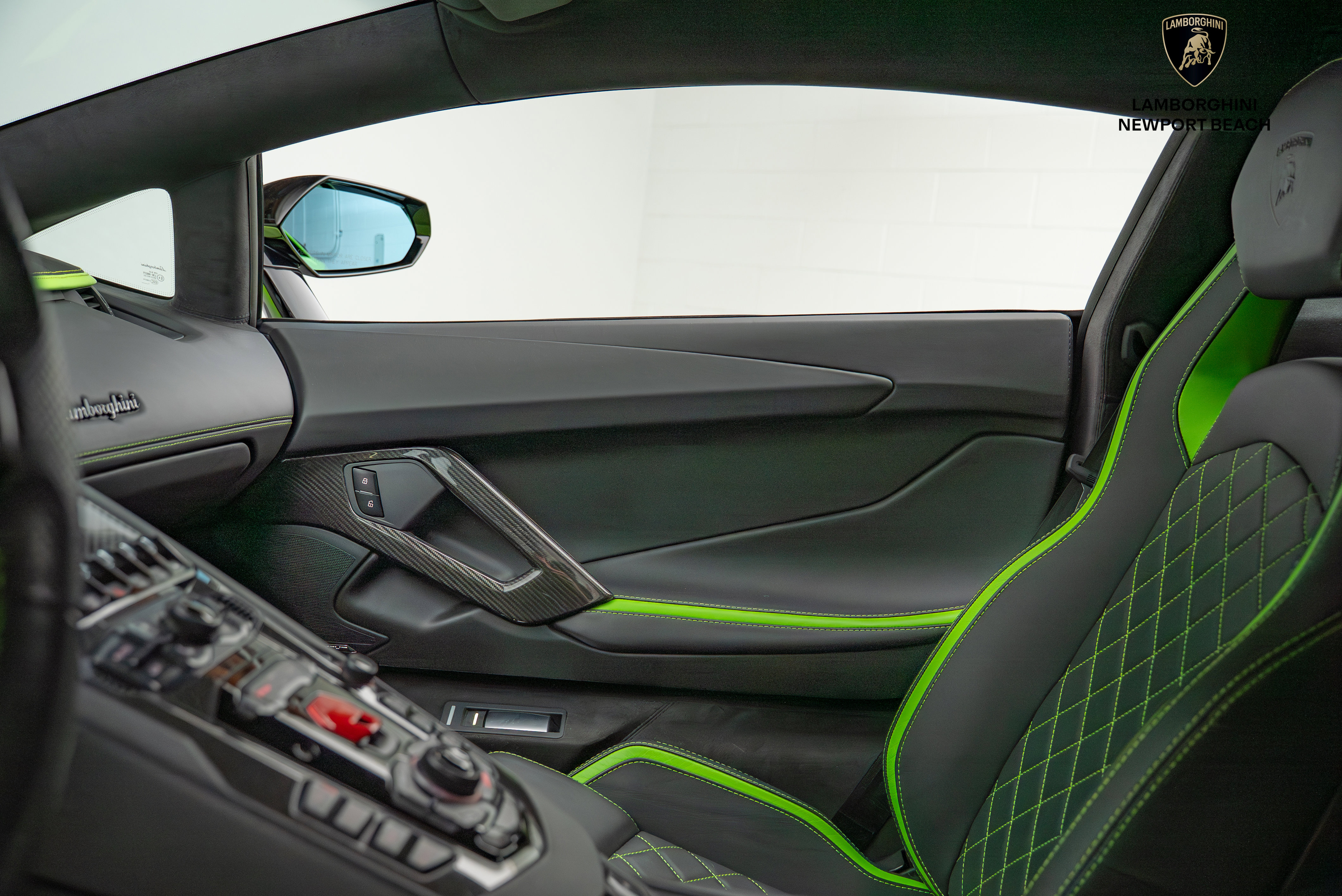 Used 2018 Lamborghini Aventador S image 37