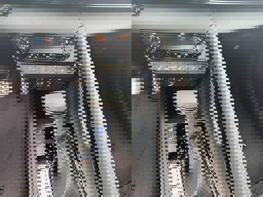 New 2026 Hyundai Elantra SEL Sport Premium image 10