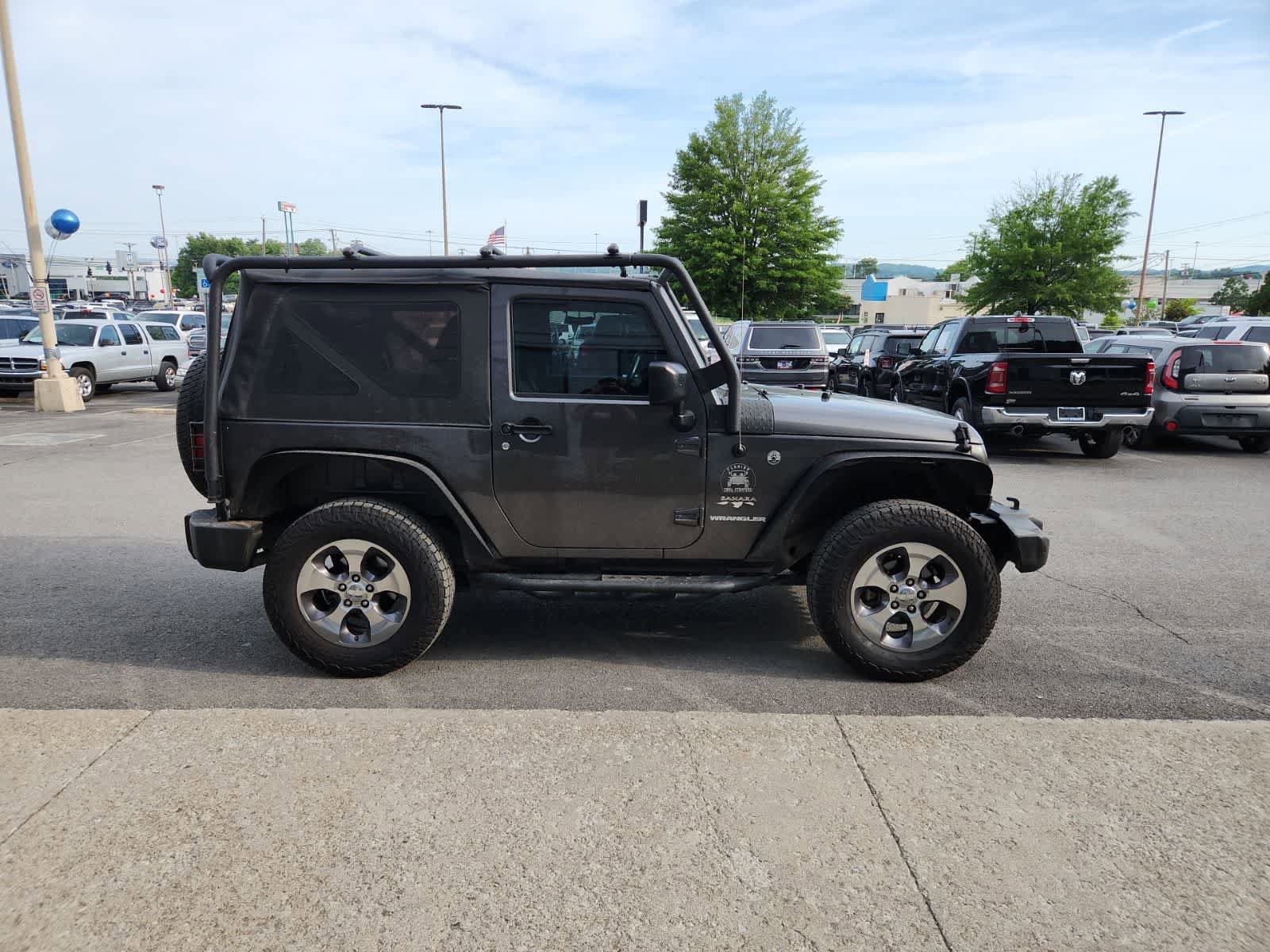 Used 2016 Jeep Wrangler Sahara w/ Connectivity Group AWD/4WD image 6