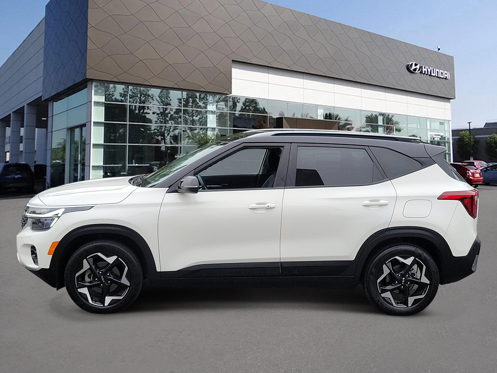 Used 2025 Kia Seltos S FWD image 3