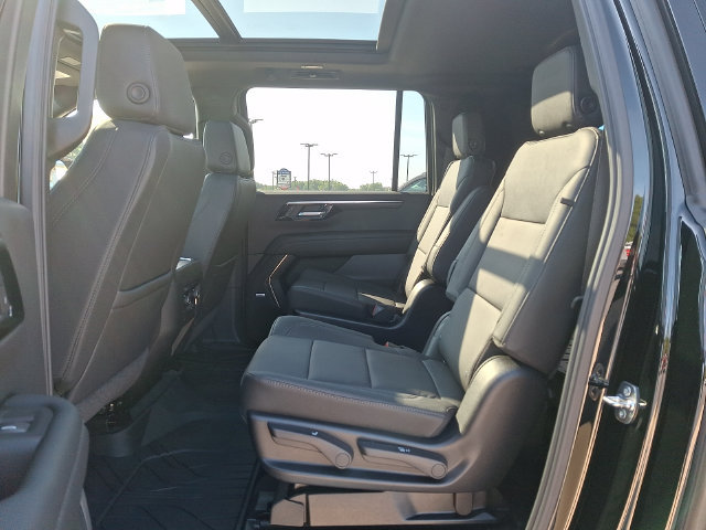 New 2026 Chevrolet Suburban Z71 w/ Comfort Package AWD/4WD image 6