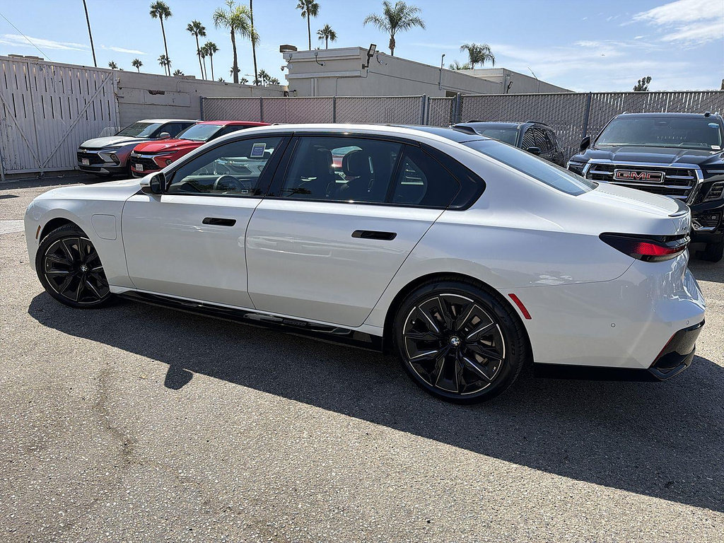 Used 2025 BMW 750e xDrive AWD/4WD image 8
