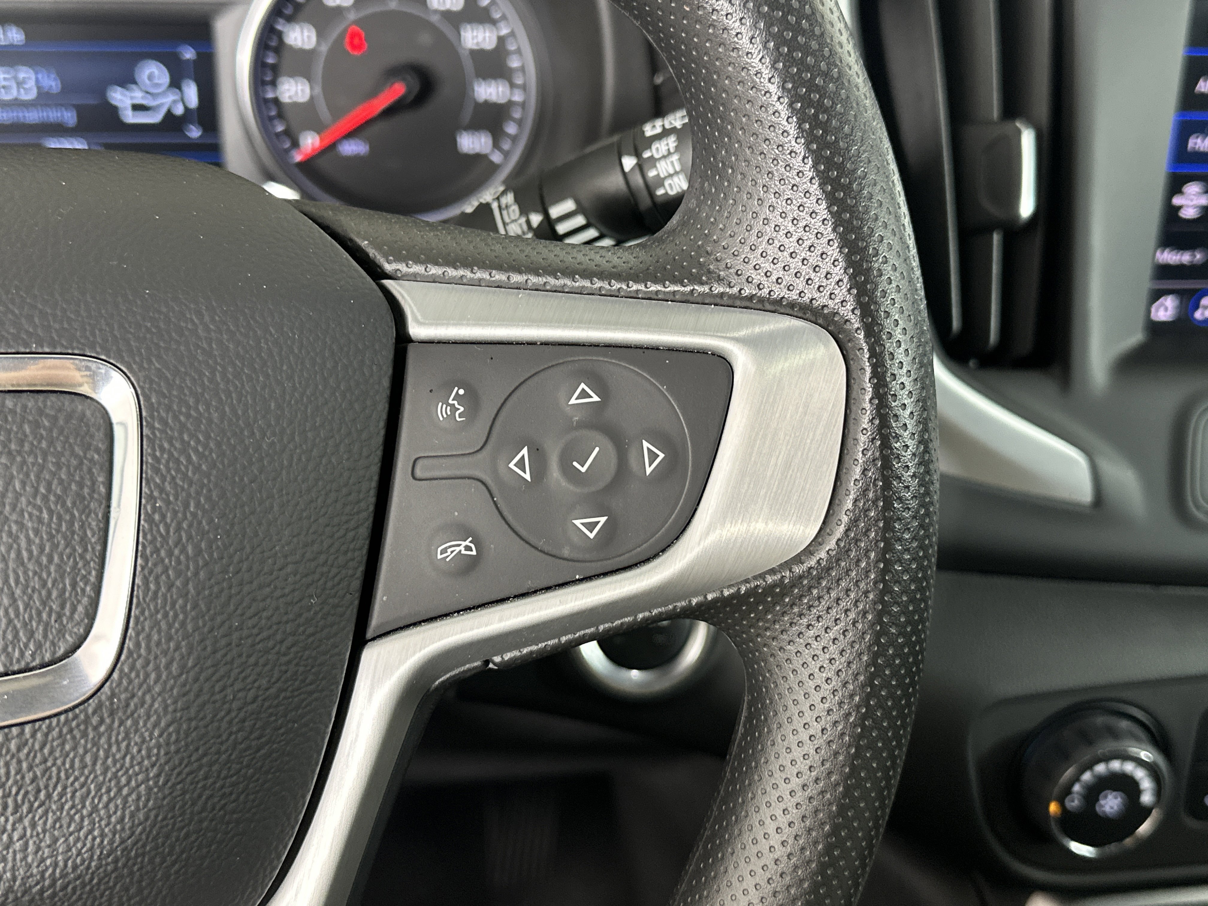 Used 2023 GMC Terrain SLE image 28