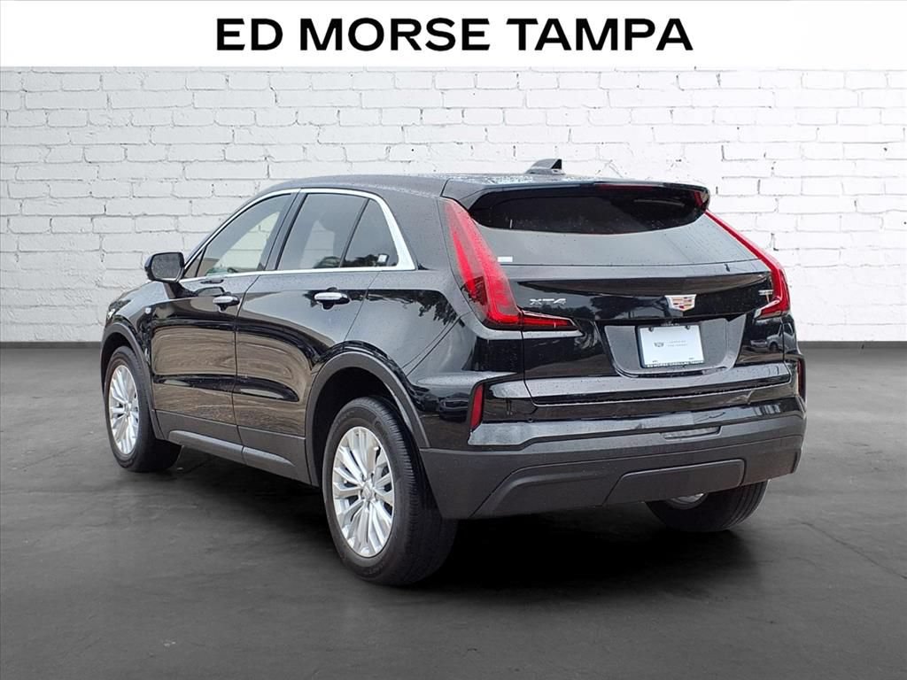 Certified 2024 Cadillac XT4 Luxury w/ Cold Weather Package FWD image 3