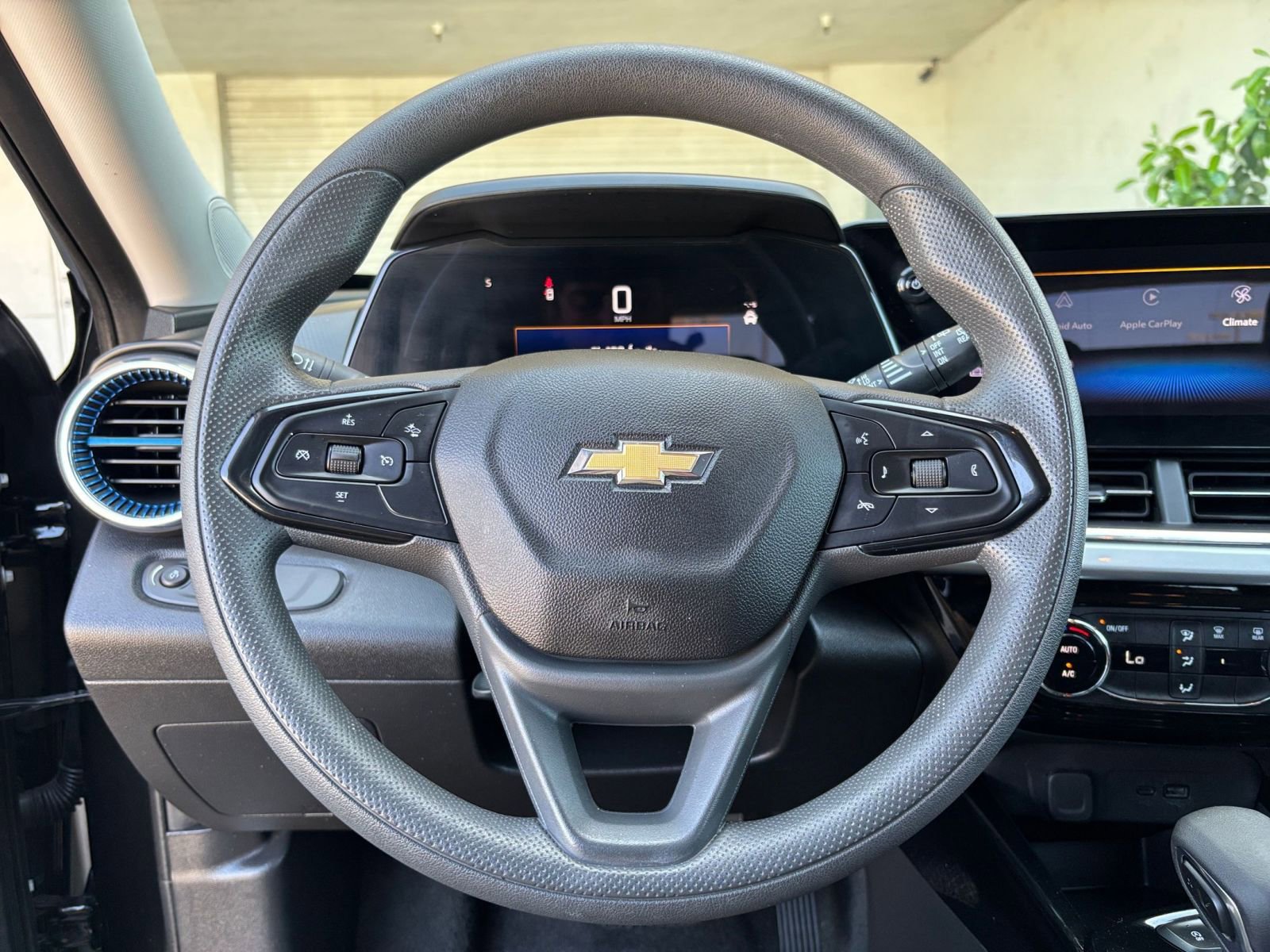Used 2025 Chevrolet Trax LT FWD image 28