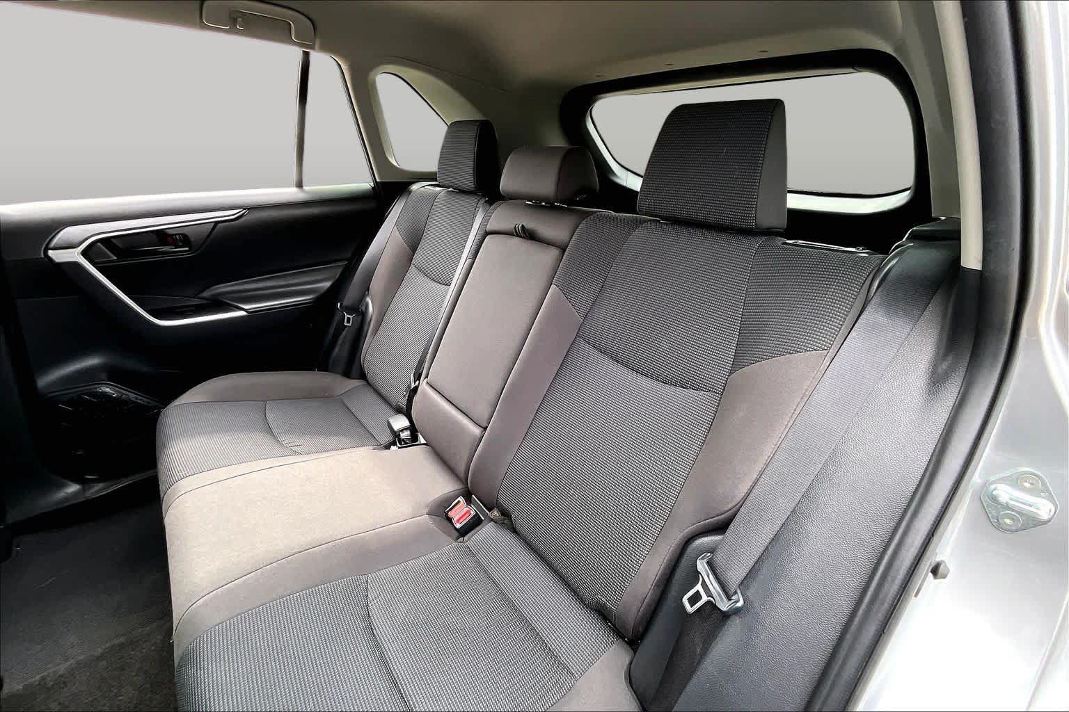 Used 2025 Toyota RAV4 LE AWD/4WD image 20