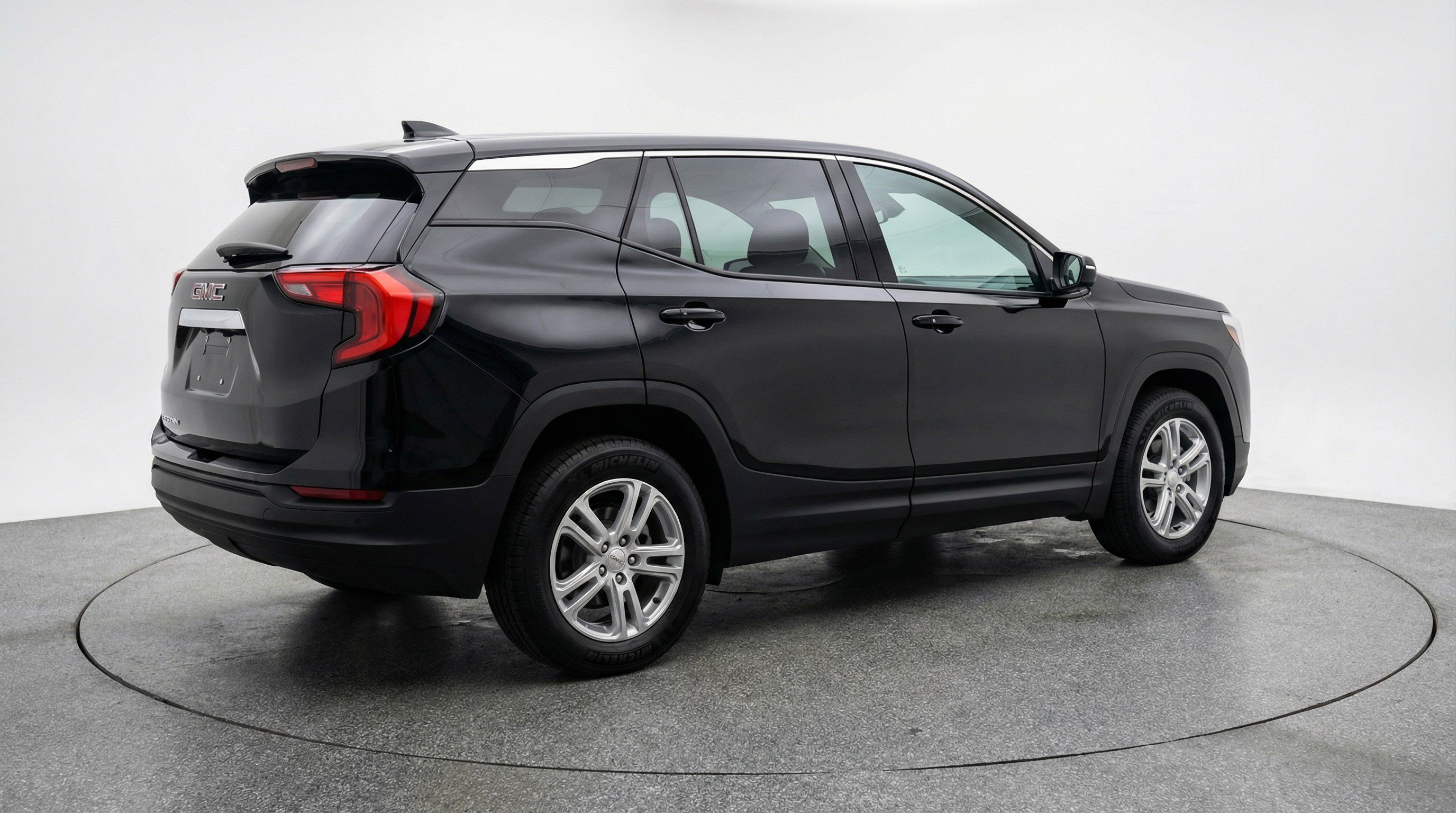 Used 2024 GMC Terrain SLE image 9