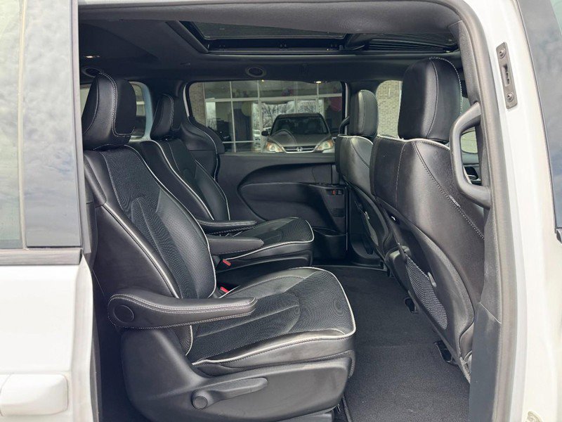Used 2024 Chrysler Pacifica Premium FWD image 10