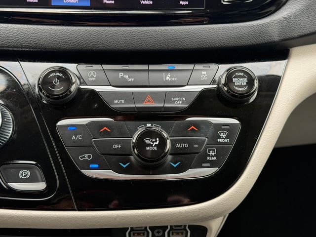 Used 2023 Chrysler Pacifica Touring-L FWD image 28