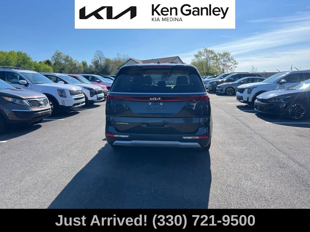 Used 2024 Kia Carnival LX FWD image 6