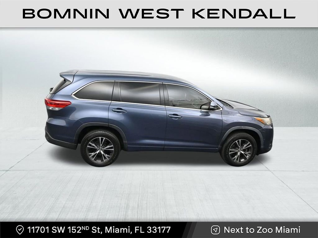 Used 2018 Toyota Highlander LE image 18