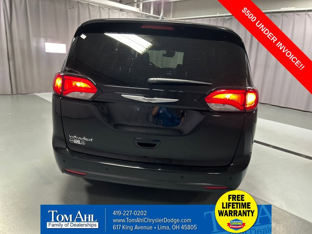 New 2026 Chrysler Voyager LX image 6