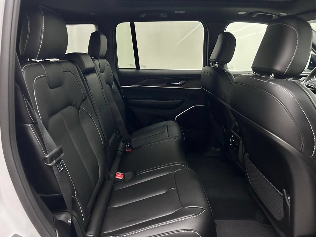 New 2026 Jeep Grand Cherokee Limited w/ Limited Altitude Package AWD/4WD image 15