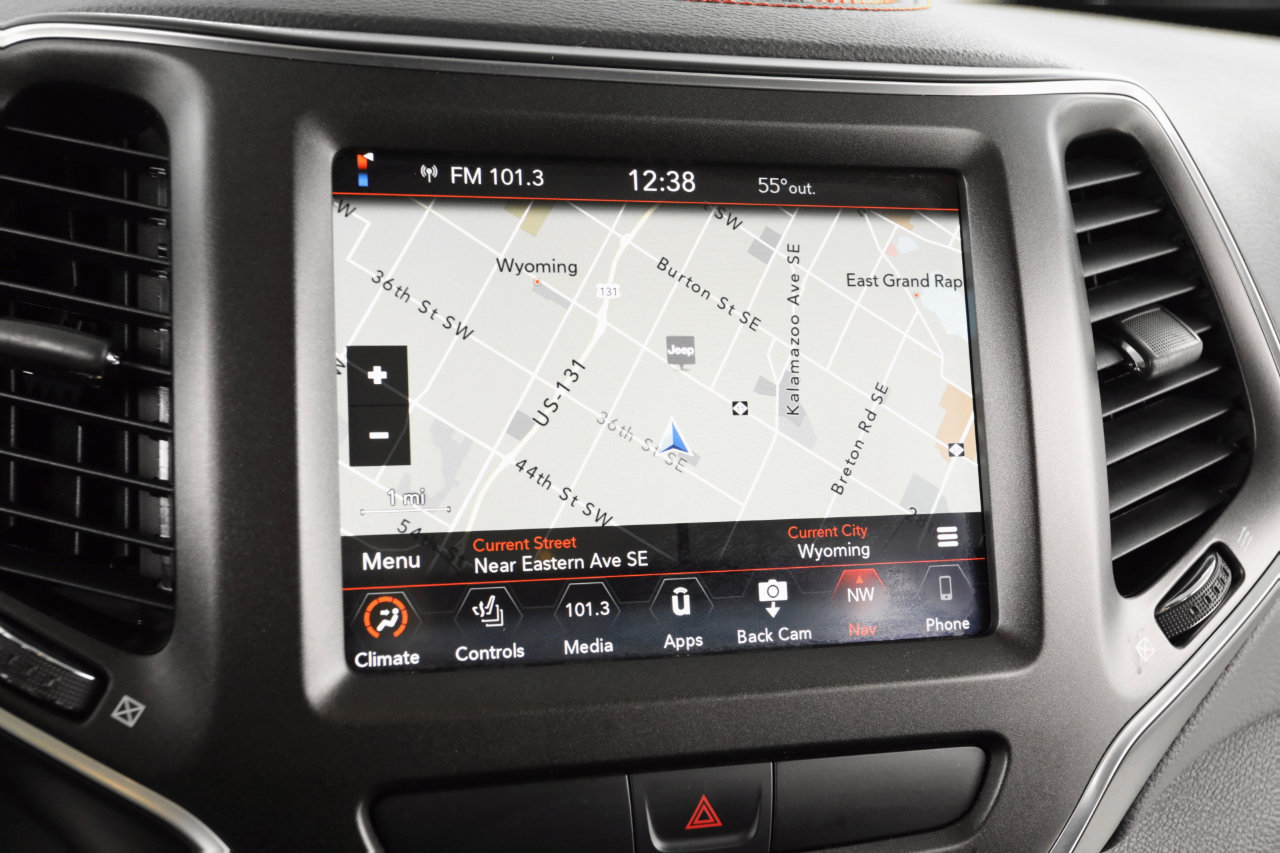 Used 2020 Jeep Cherokee Trailhawk w/ Cold Weather Group image 23