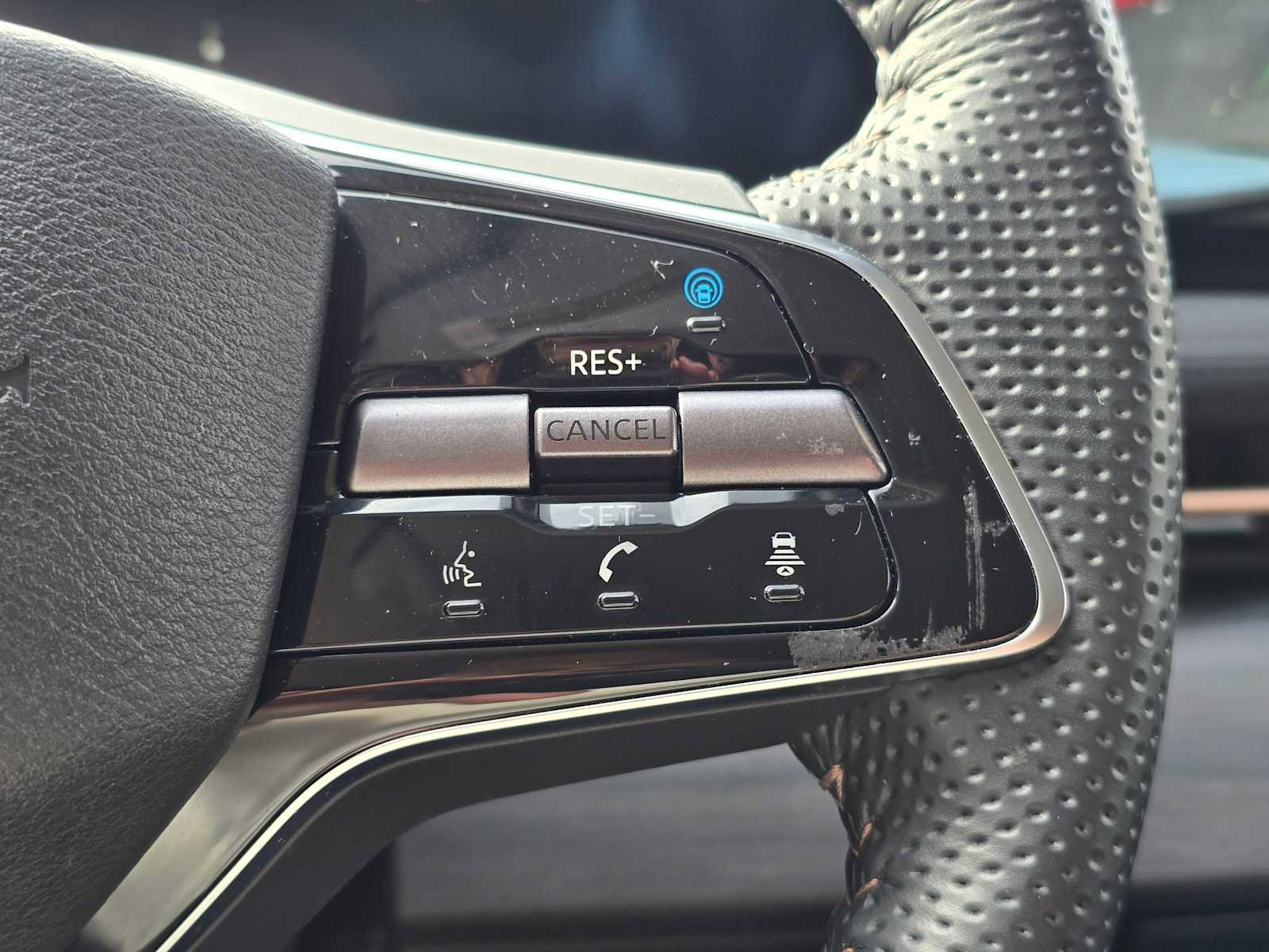 Used 2024 Nissan Ariya AWD image 32