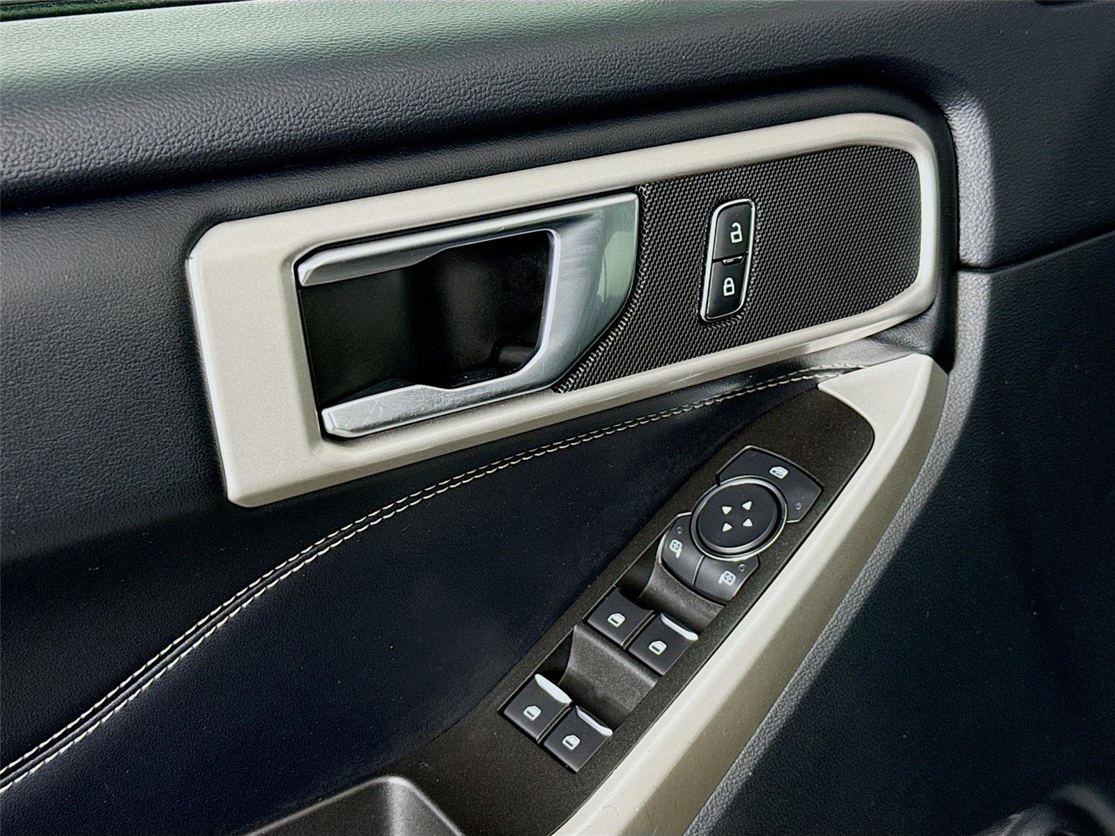 Used 2022 Ford Explorer XLT w/ Class IV Trailer Tow Package image 17