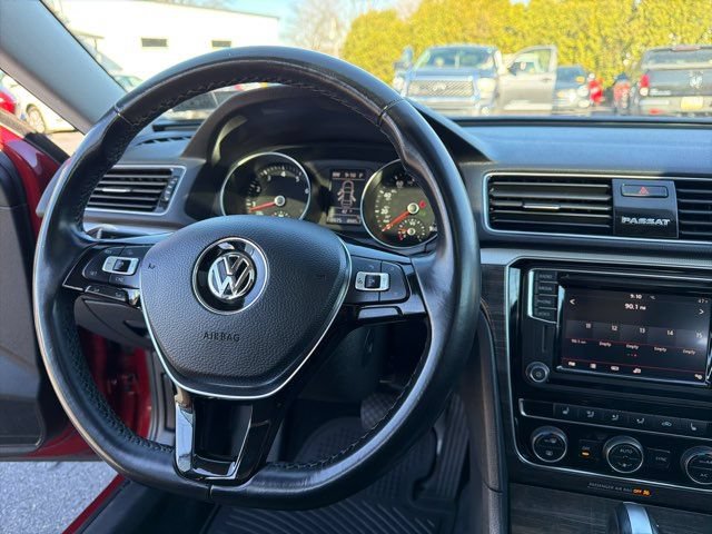 Used 2018 Volkswagen Passat 2.0T SE FWD image 28