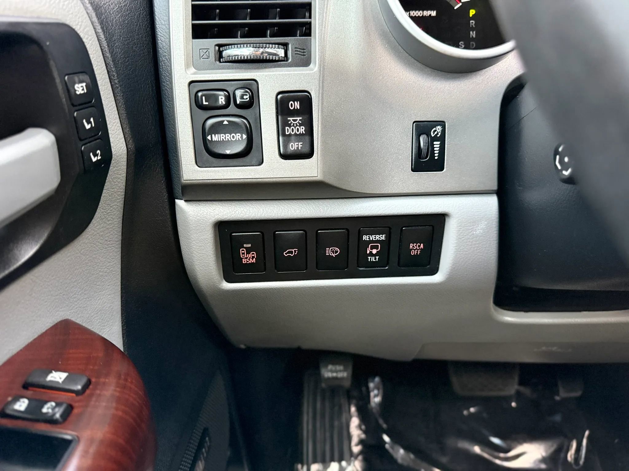 Used 2014 Toyota Sequoia Platinum w/ Preferred Accessory Package AWD/4WD image 32