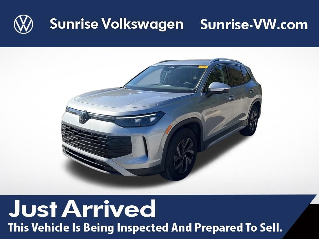 Used 2025 Volkswagen Tiguan S image 1