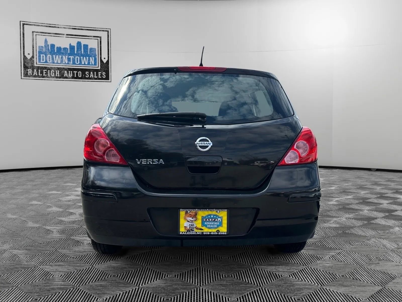 Used 2011 Nissan Versa 1.8 S w/ Plus Pkg image 6