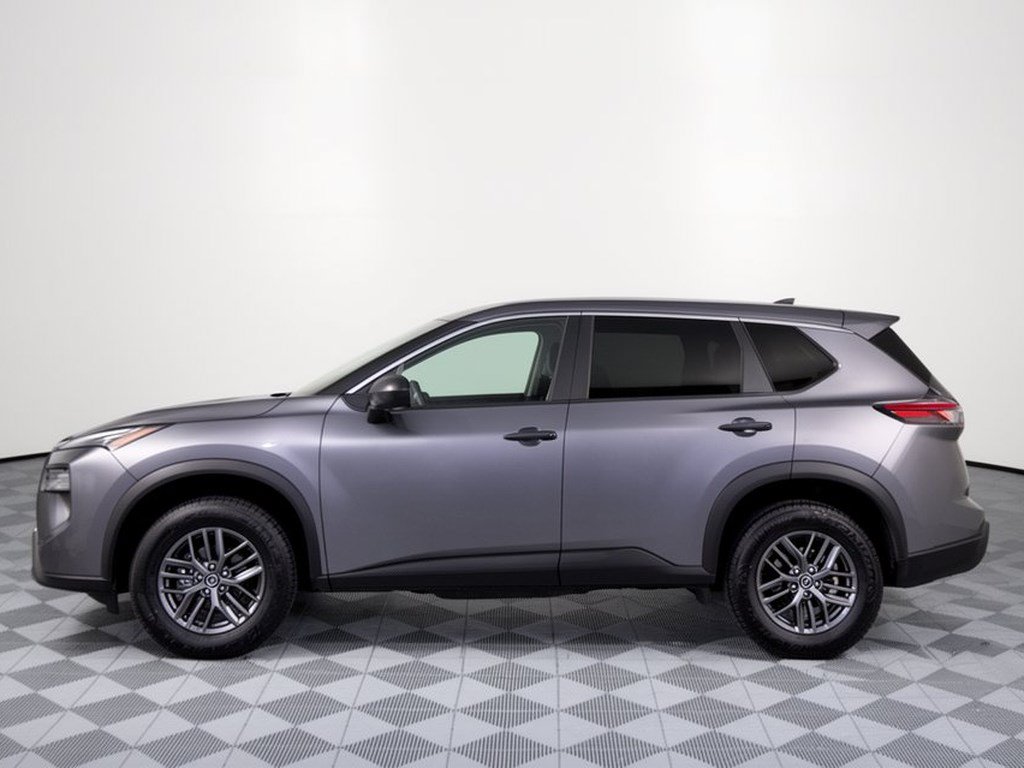 Used 2024 Nissan Rogue S AWD/4WD image 2