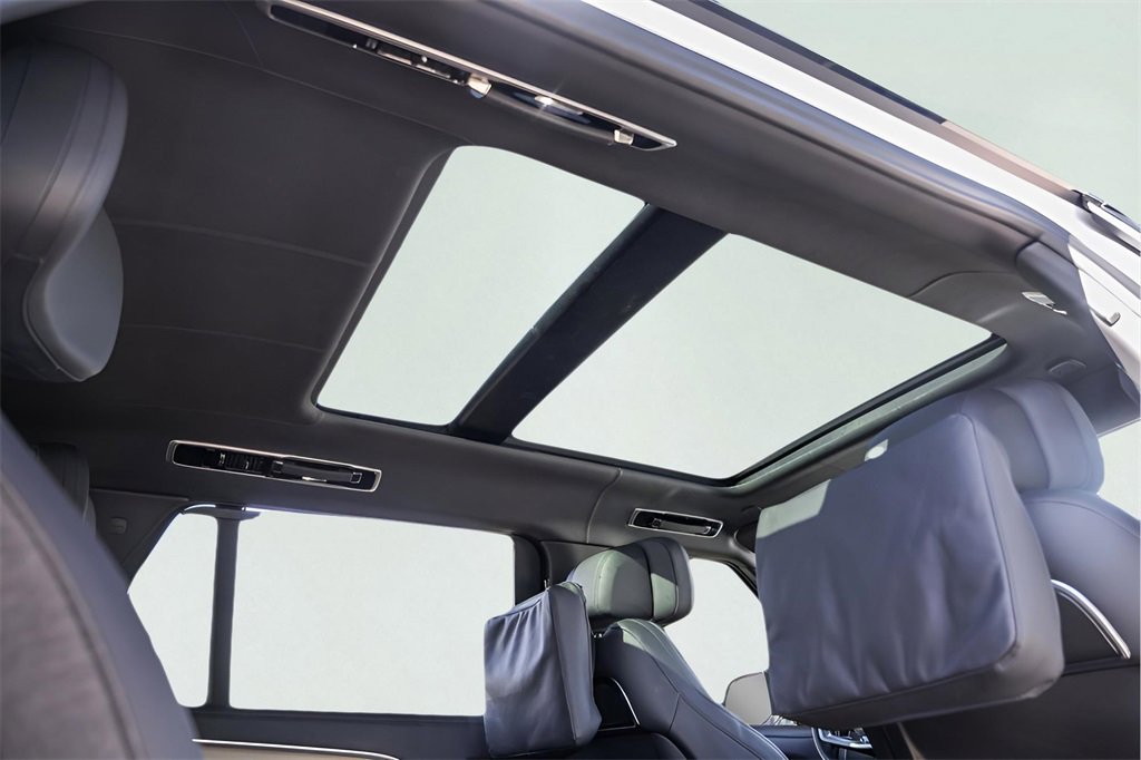 Used 2023 Land Rover Range Rover SV image 33