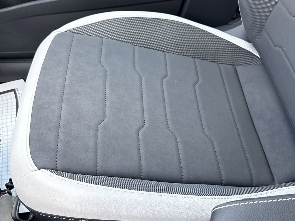 New 2025 Volkswagen Taos SE AWD/4WD image 41