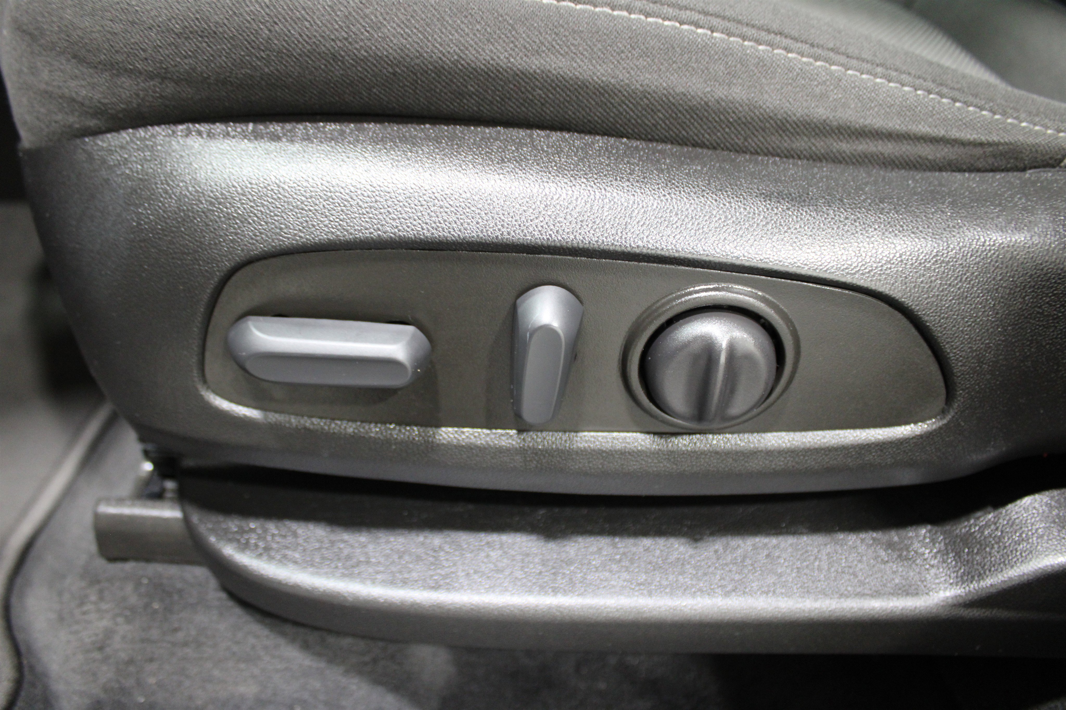 Used 2023 Chevrolet Traverse LT image 4