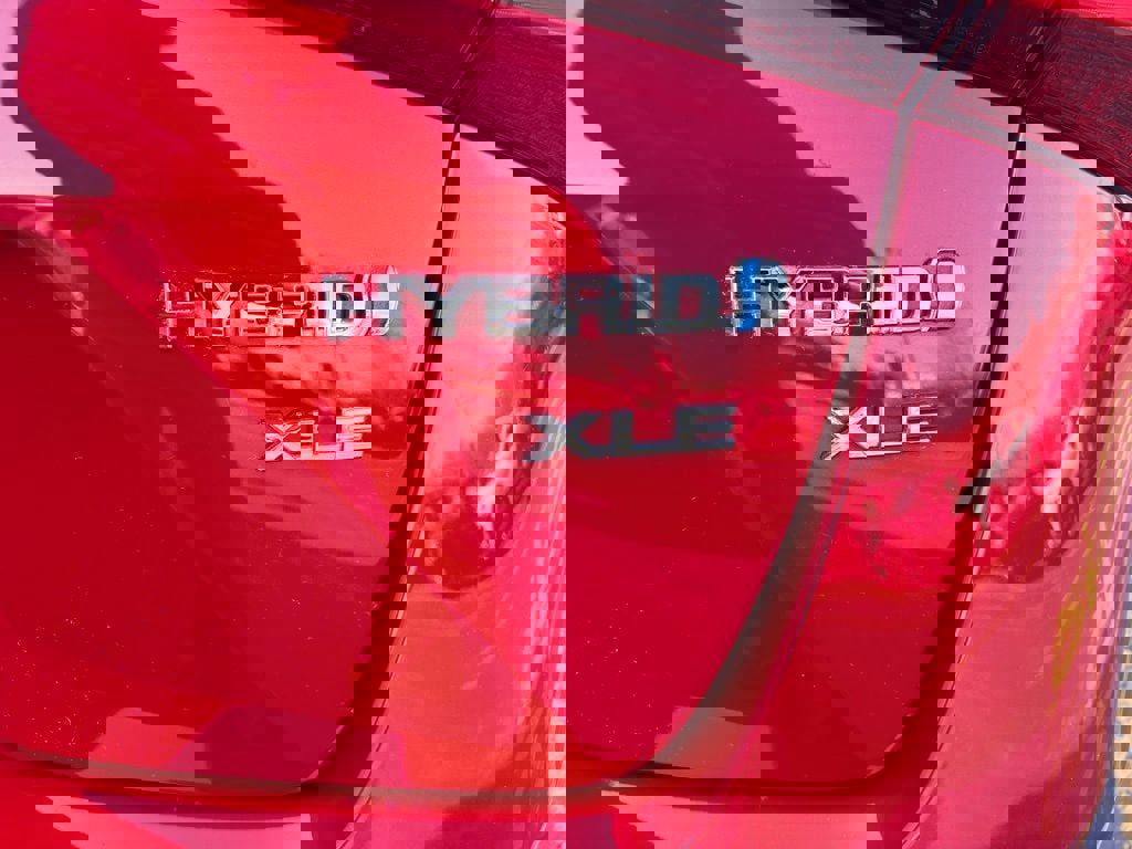 Used 2022 Toyota Prius XLE image 5