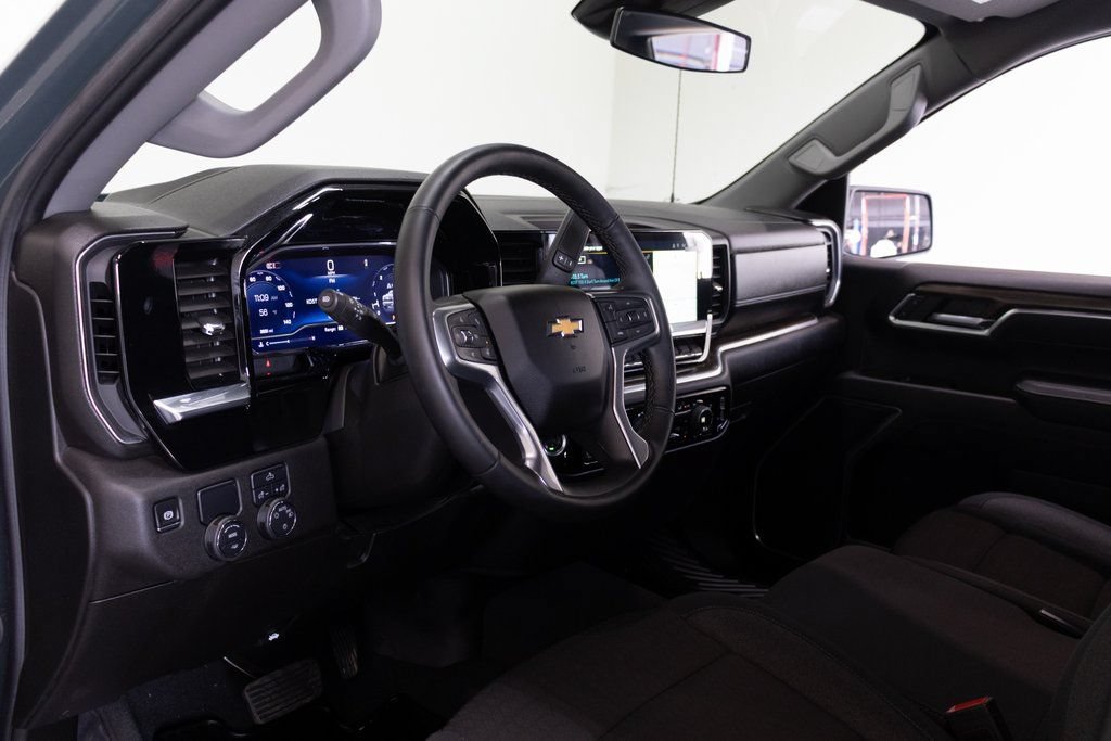 Used 2025 Chevrolet Silverado 1500 LT RWD image 18