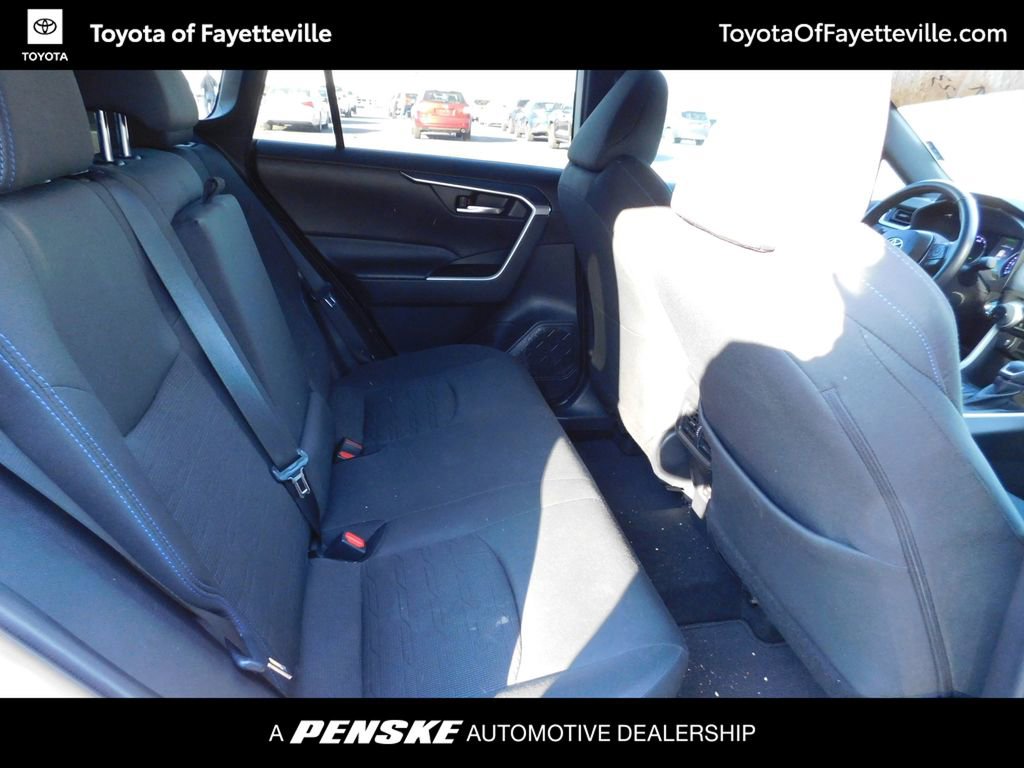 Used 2022 Toyota RAV4 SE image 5