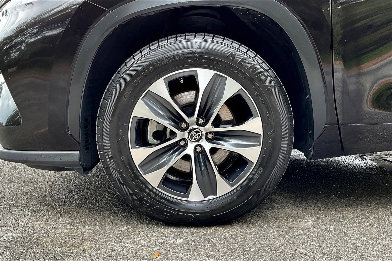 Used 2022 Toyota Highlander XLE image 31