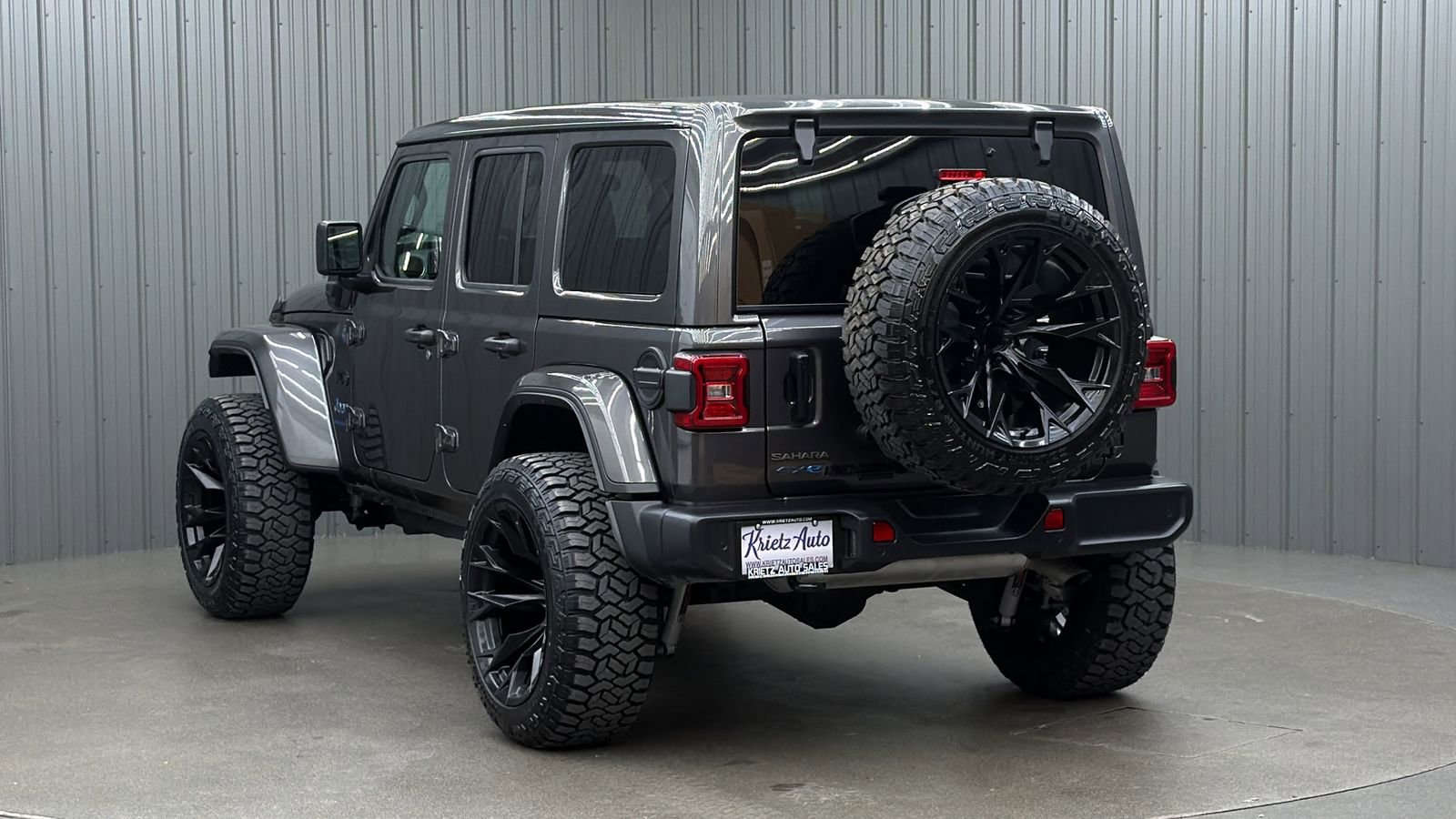 Used 2025 Jeep Wrangler Unlimited Sahara w/ Safety Group AWD/4WD image 3