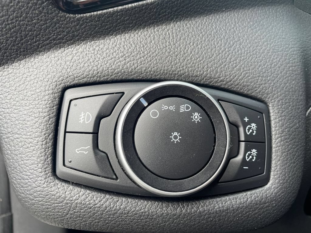 Used 2017 Ford Escape Titanium FWD image 16