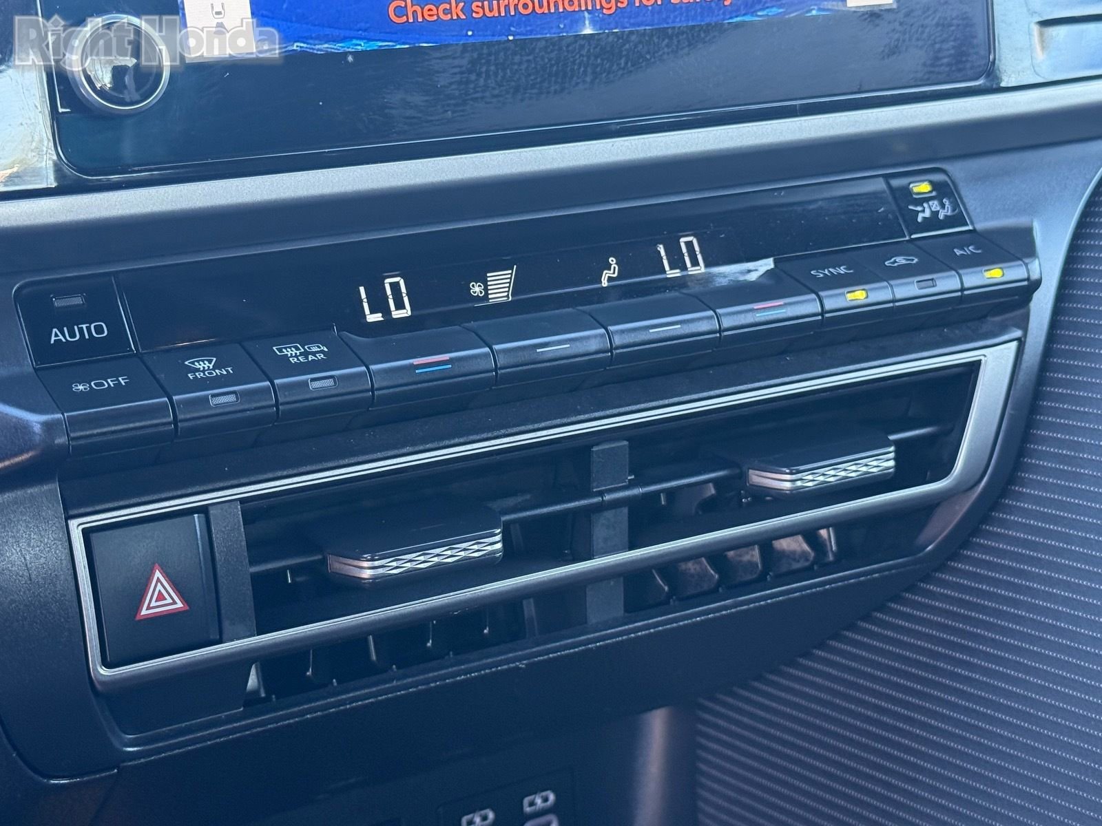 Used 2025 Toyota Camry SE w/ Convenience Package image 23