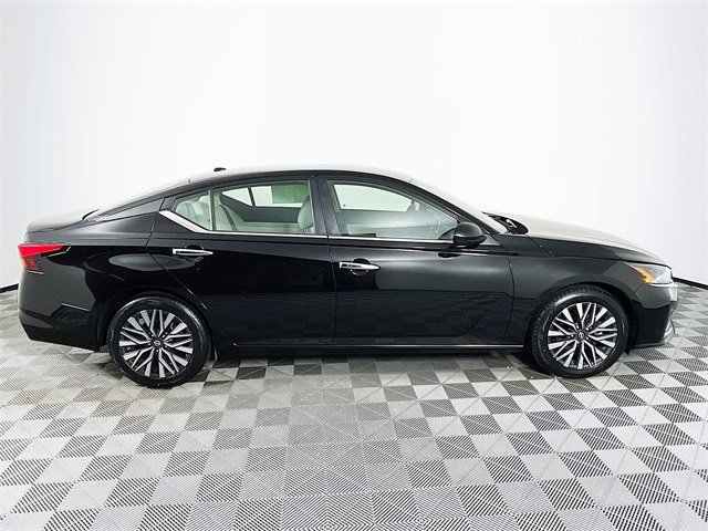 Used 2025 Nissan Altima 2.5 SV image 9